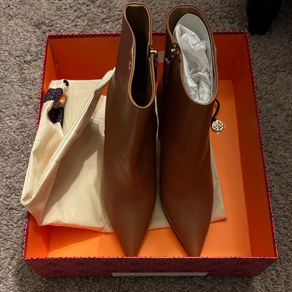 NEW Tory Burch Tan Leather Ankle Booties - Picture 1 of 9